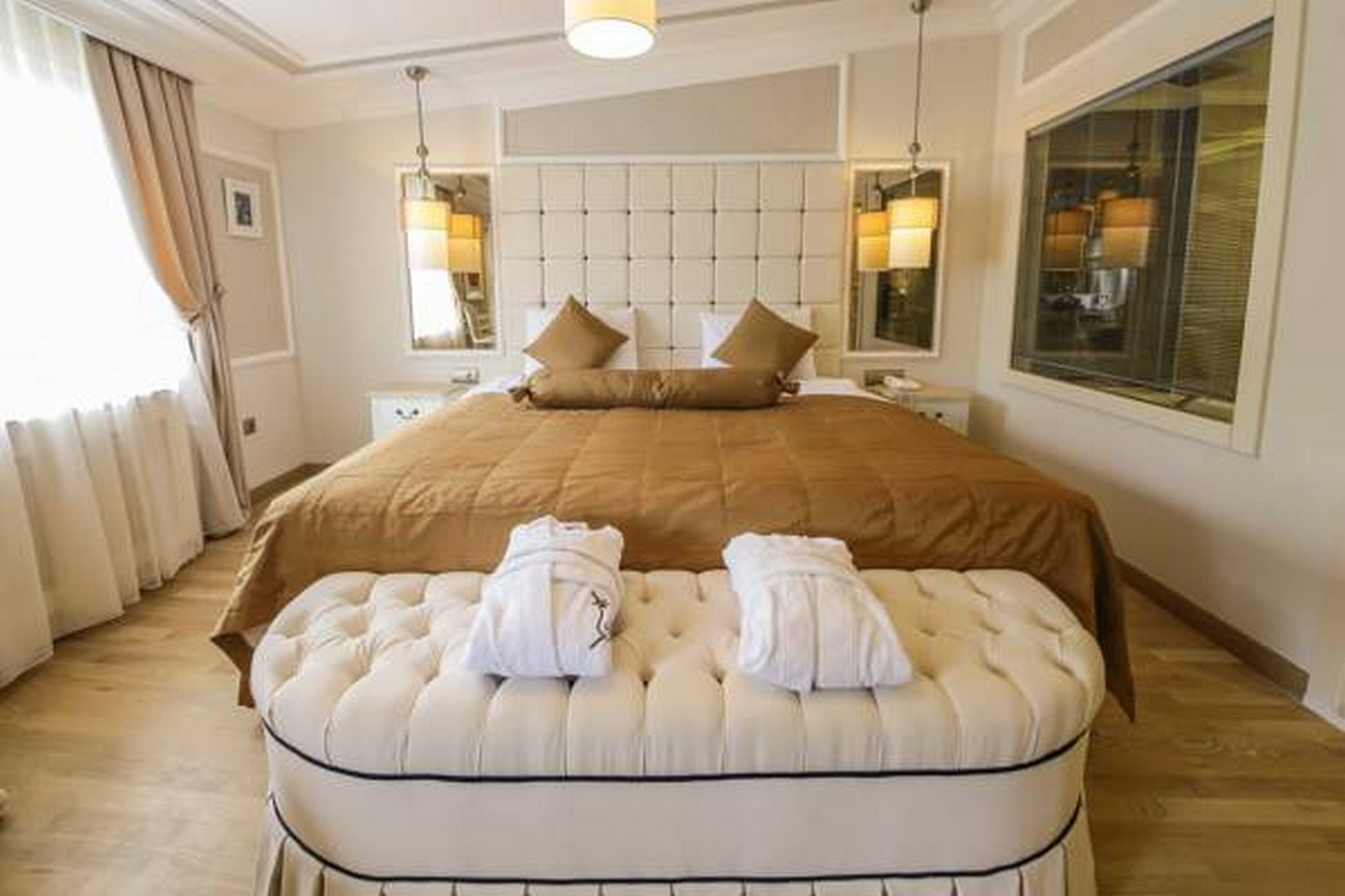 Deluxe, Double Bed