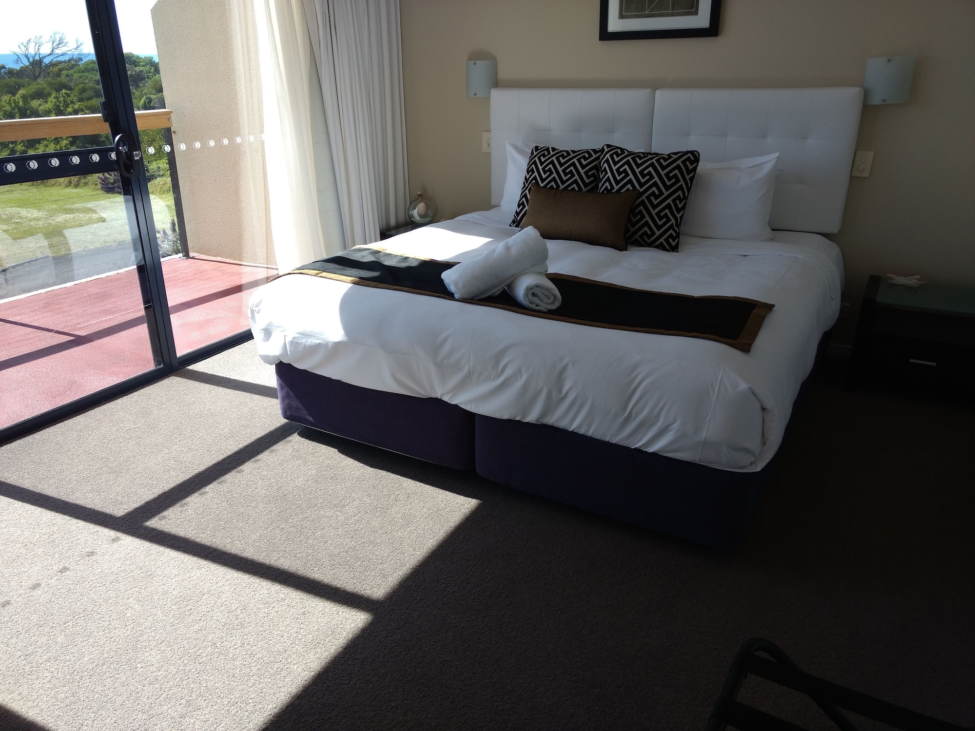 Superior, Apartment, King Bed, Beach Front