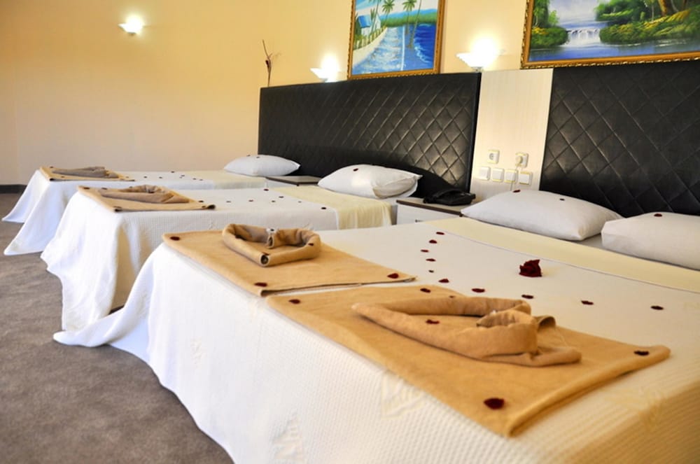 Mustis Royal Plaza Hotel 18/35