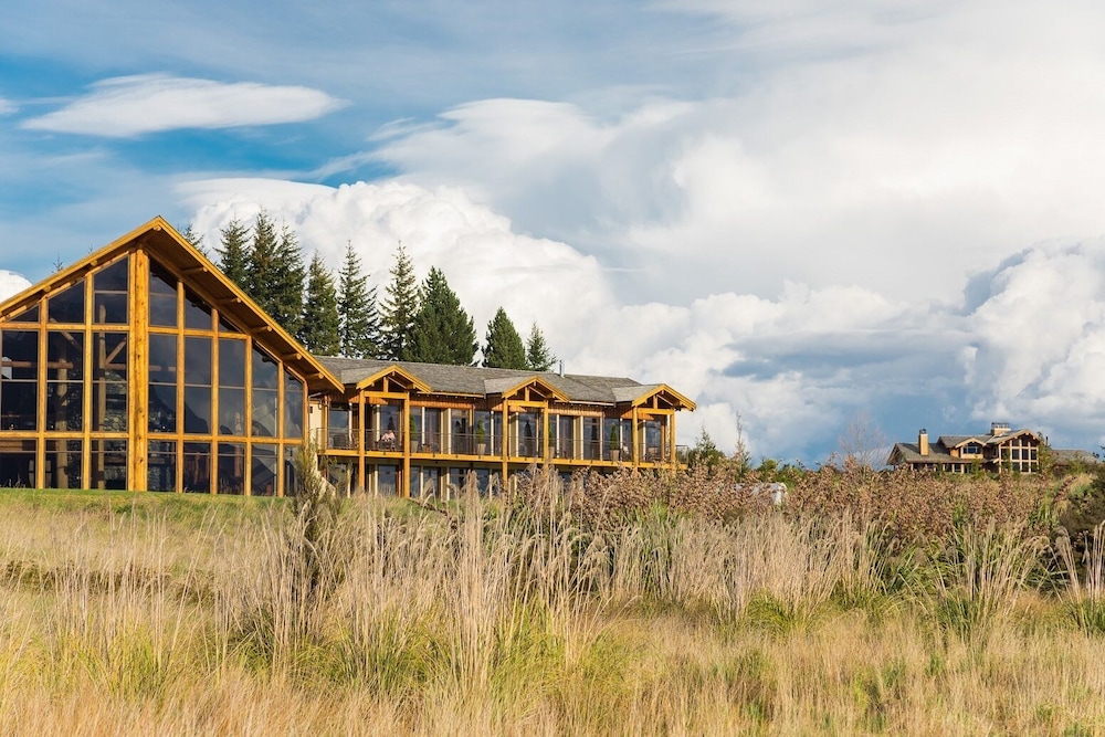 FIORDLAND LODGE 2/72