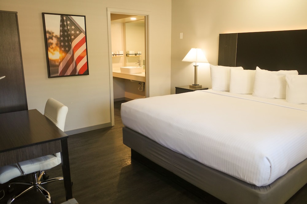 Americana Modern Hotel 11/38