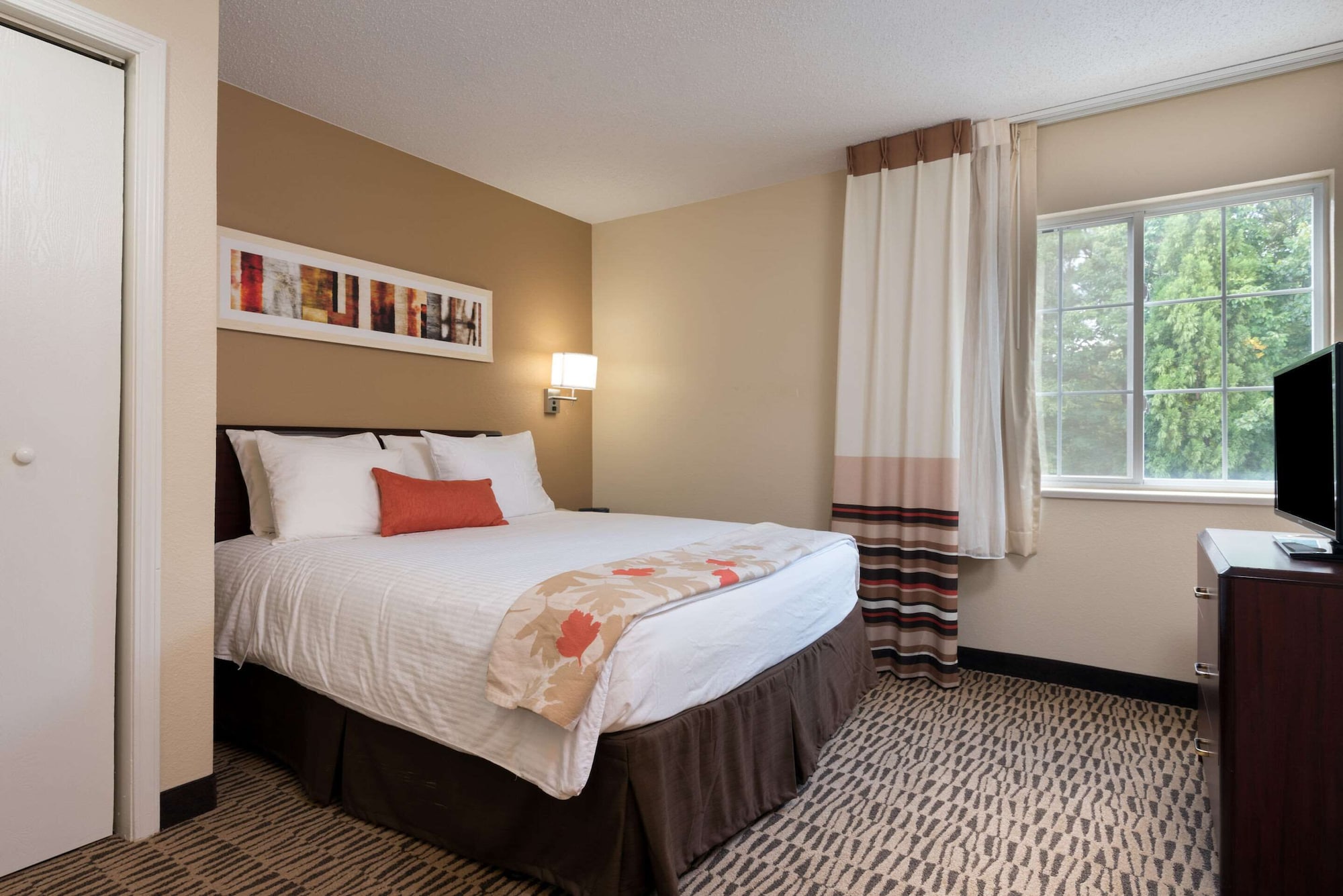 SUITE, QUEEN BED, SOFA, ACCESSIBLE