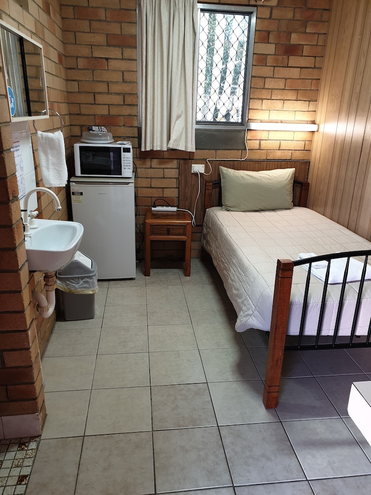 CIVIC MOTEL GRAFTON 28/37