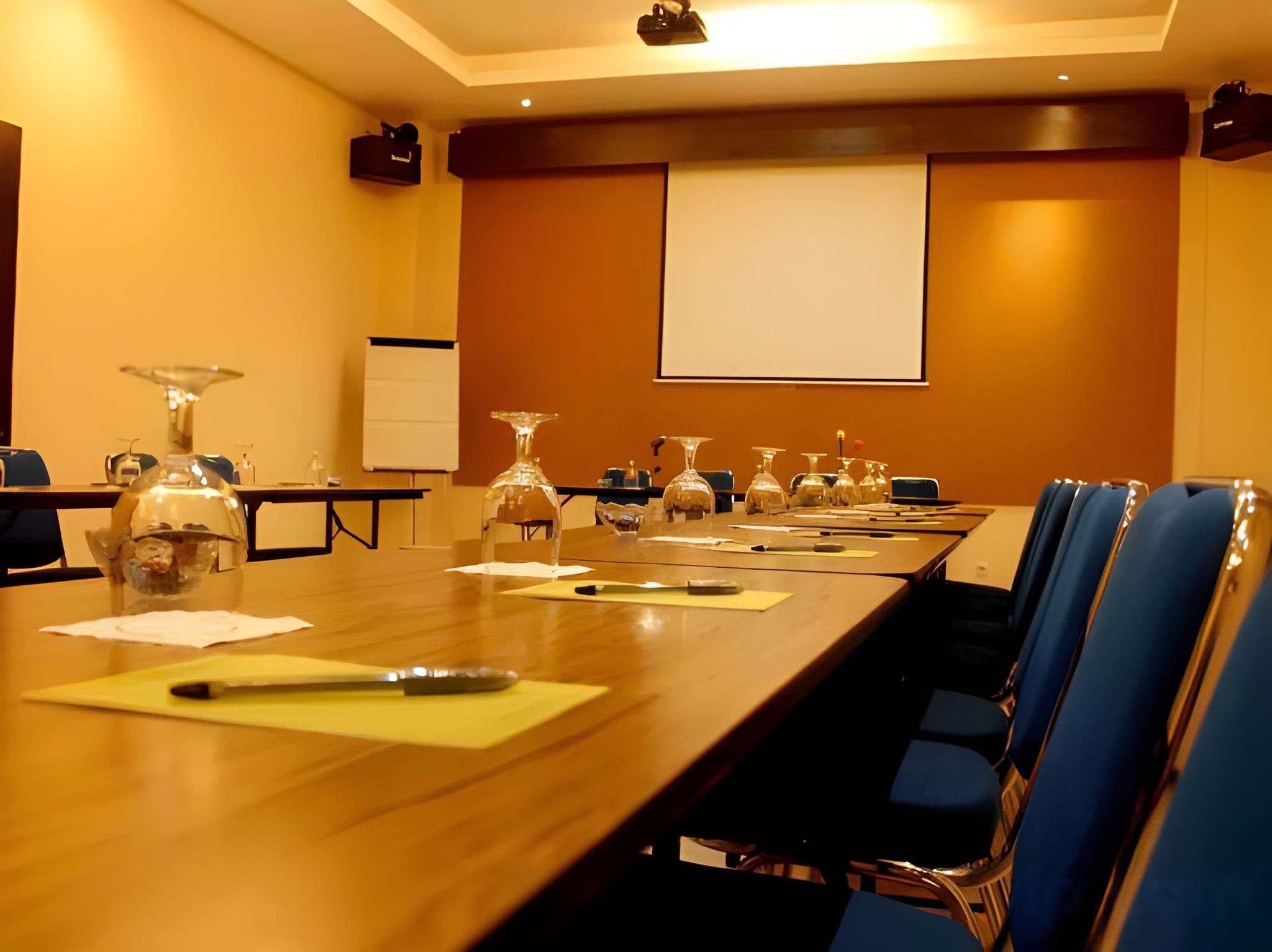 Hotel Artha Kencana 36/36