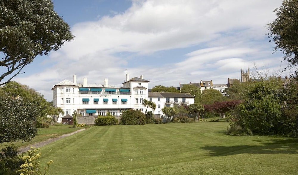 The Imperial Hotel 62/63