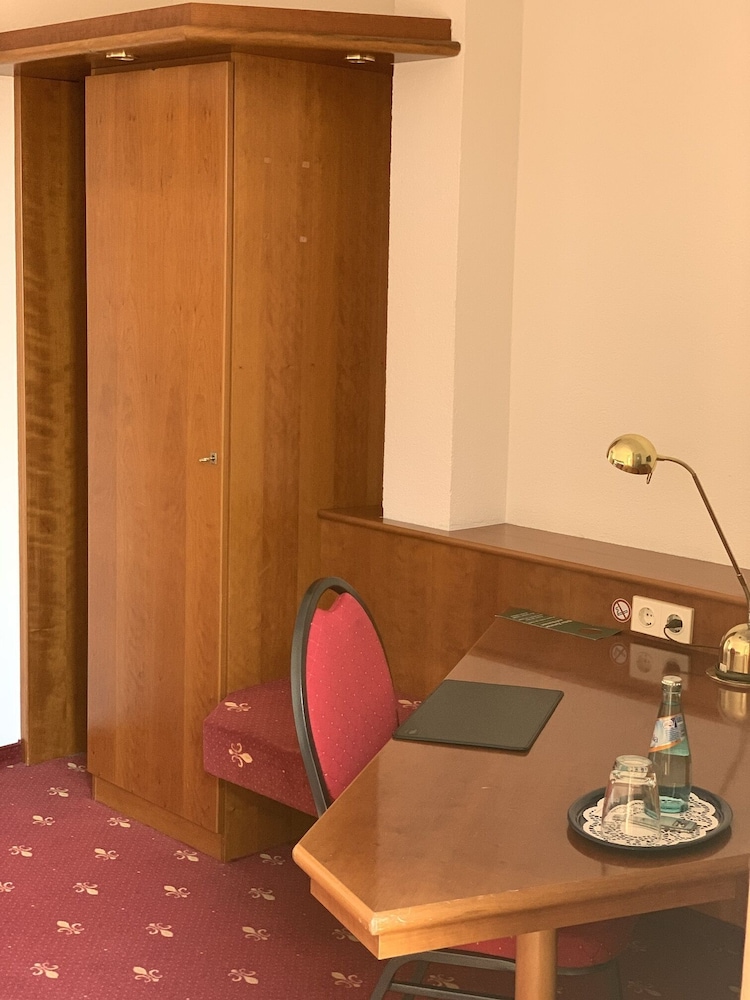 Hotel Erlenbacherhof 28/38