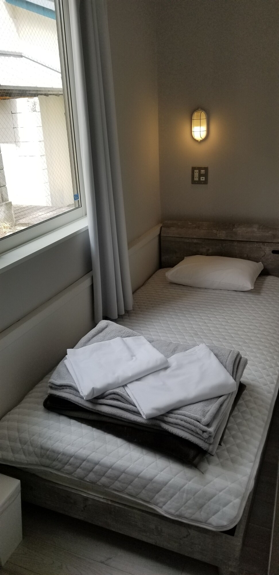 Mixed Dorm, Compact