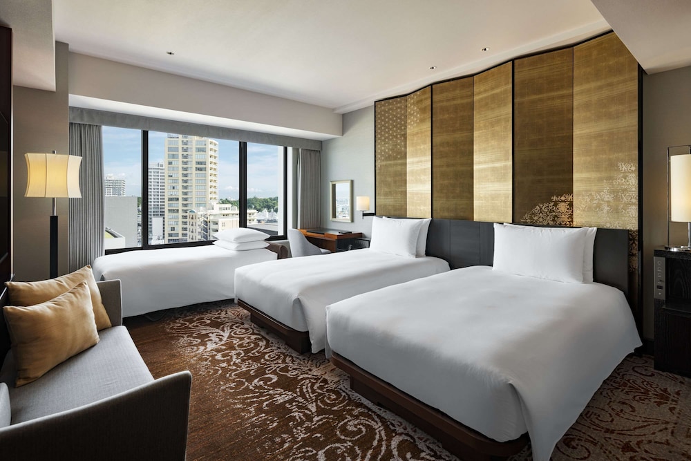 DELUXE, TWIN BEDS, WITH EXTRA BED