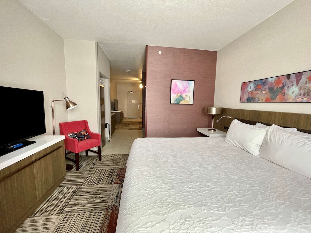 Hilton Garden Inn Oconomowoc 13/74