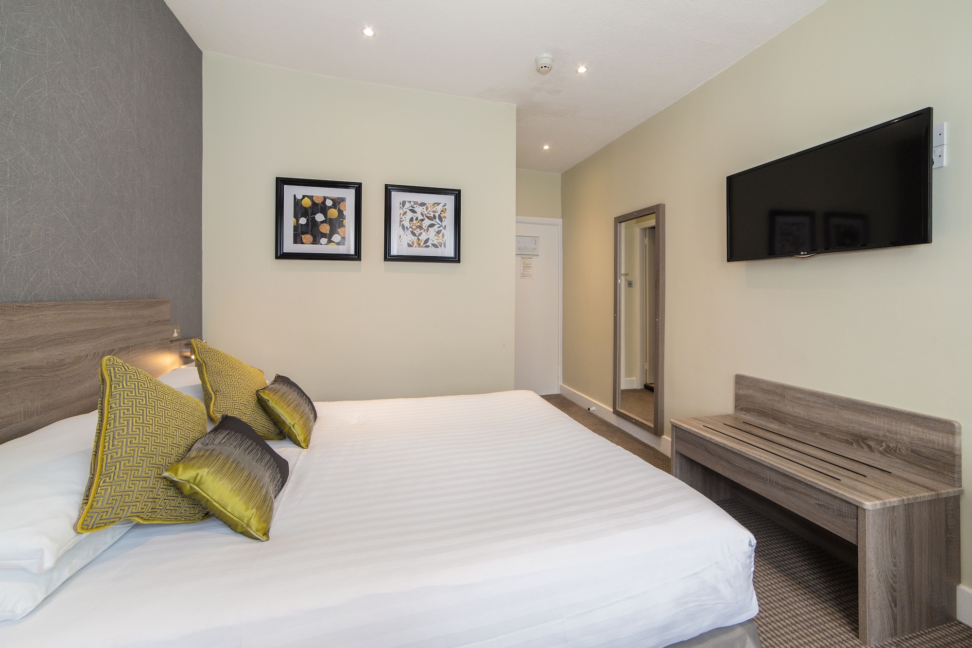 EXECUTIVE, DOUBLE BED