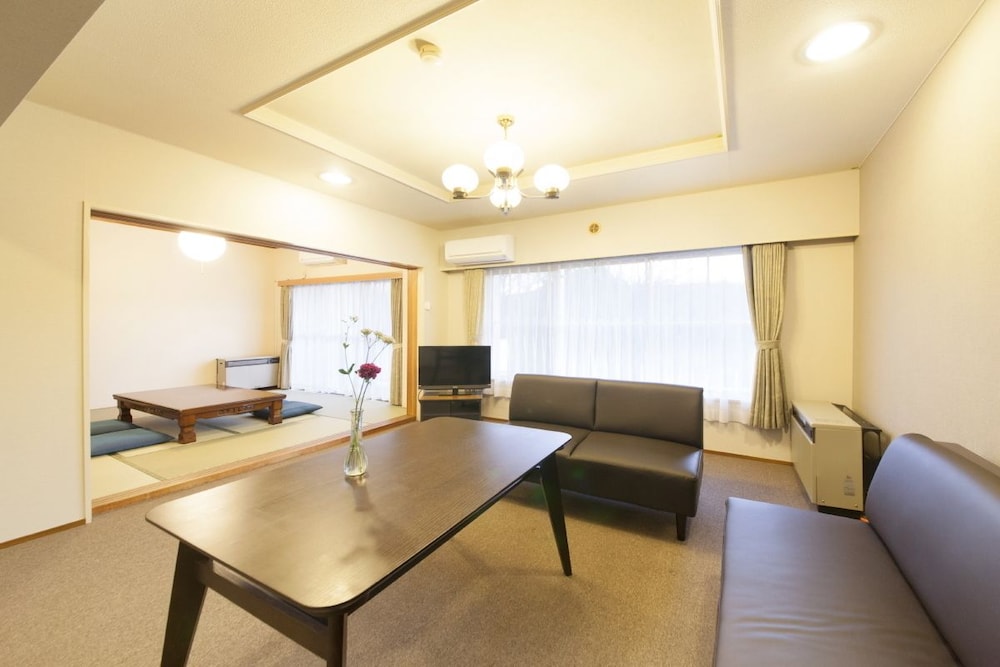 Izu Ippekiko Lakeside Terrace (Ex. Kishu Tetsudo Izu Ippekiko Hotel) 24/30