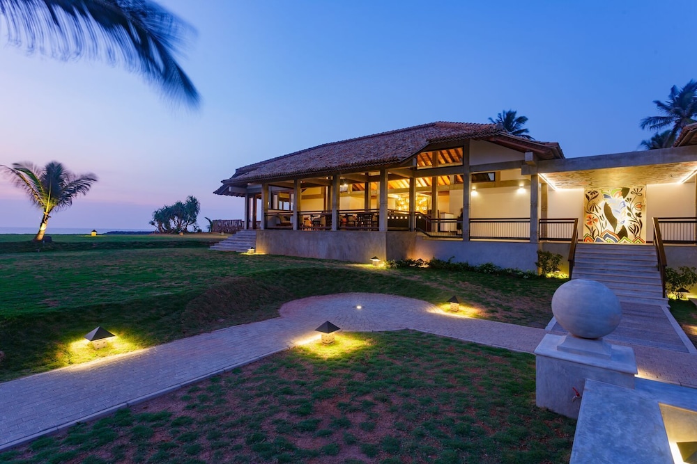 Wattura Resort And Spa in KATUNAYAKE