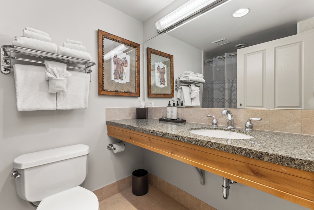 2 Bedrooms, Condo, 1 King and 2 Queen Beds, 2 Bathrooms, Sofa، The Steamboat Grand 2/3