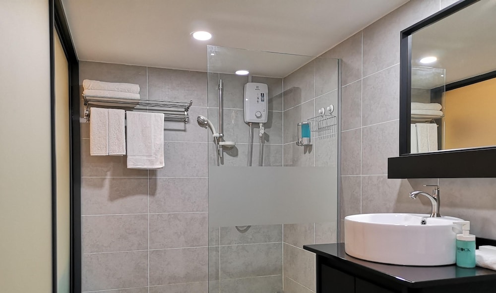 Bedrock Hotel 44/50