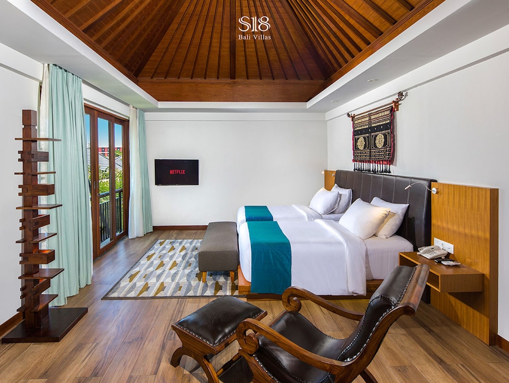 S18 Bali Villas 10/66