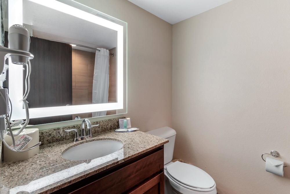 MainStay Suites Denver International Airport 22/44