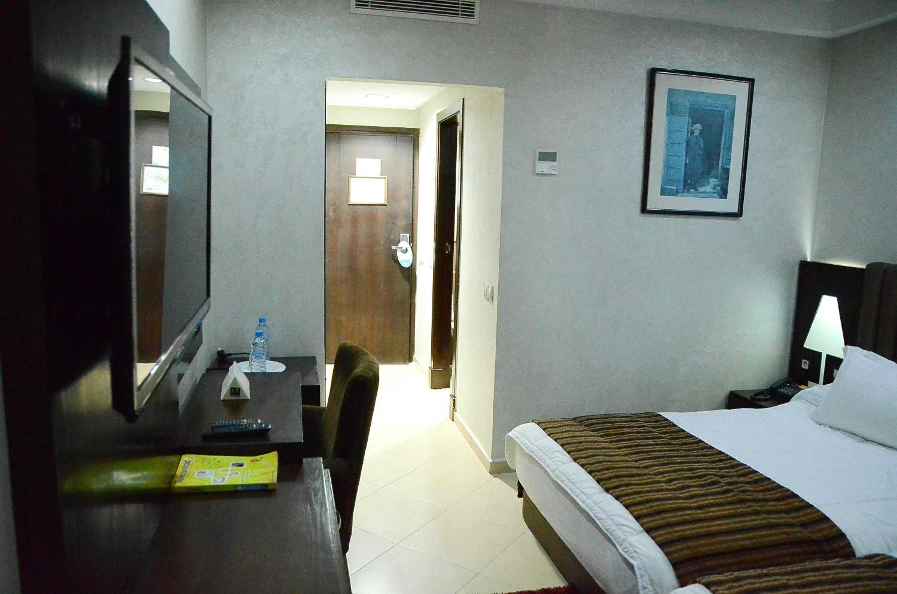 Room, Single