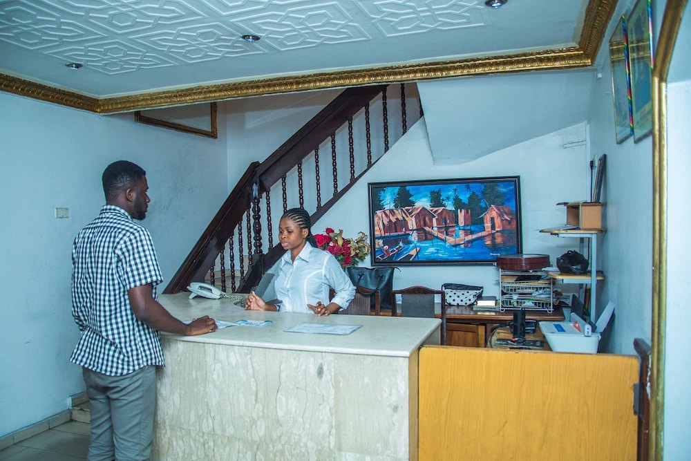Muriela Hotels 4/45