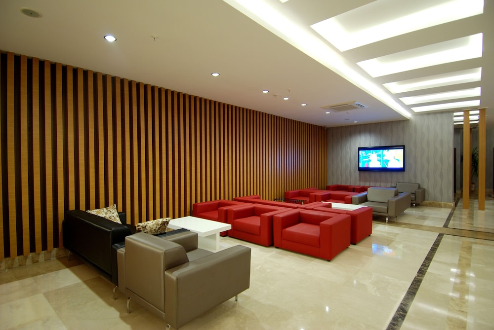 Berry Blue Hotel 78/95