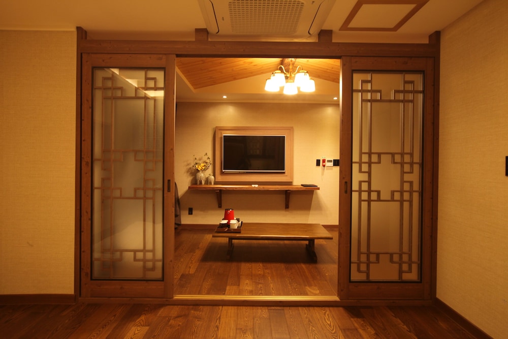 Hansan Marina Hotel Resort 37/63