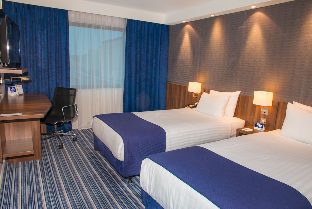 Holiday Inn Express London Heathrow T5 30/70