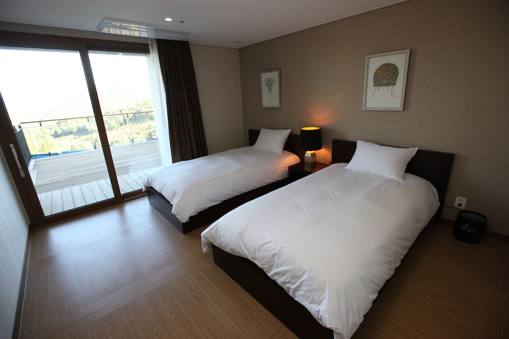 High1 Condominium 15/50