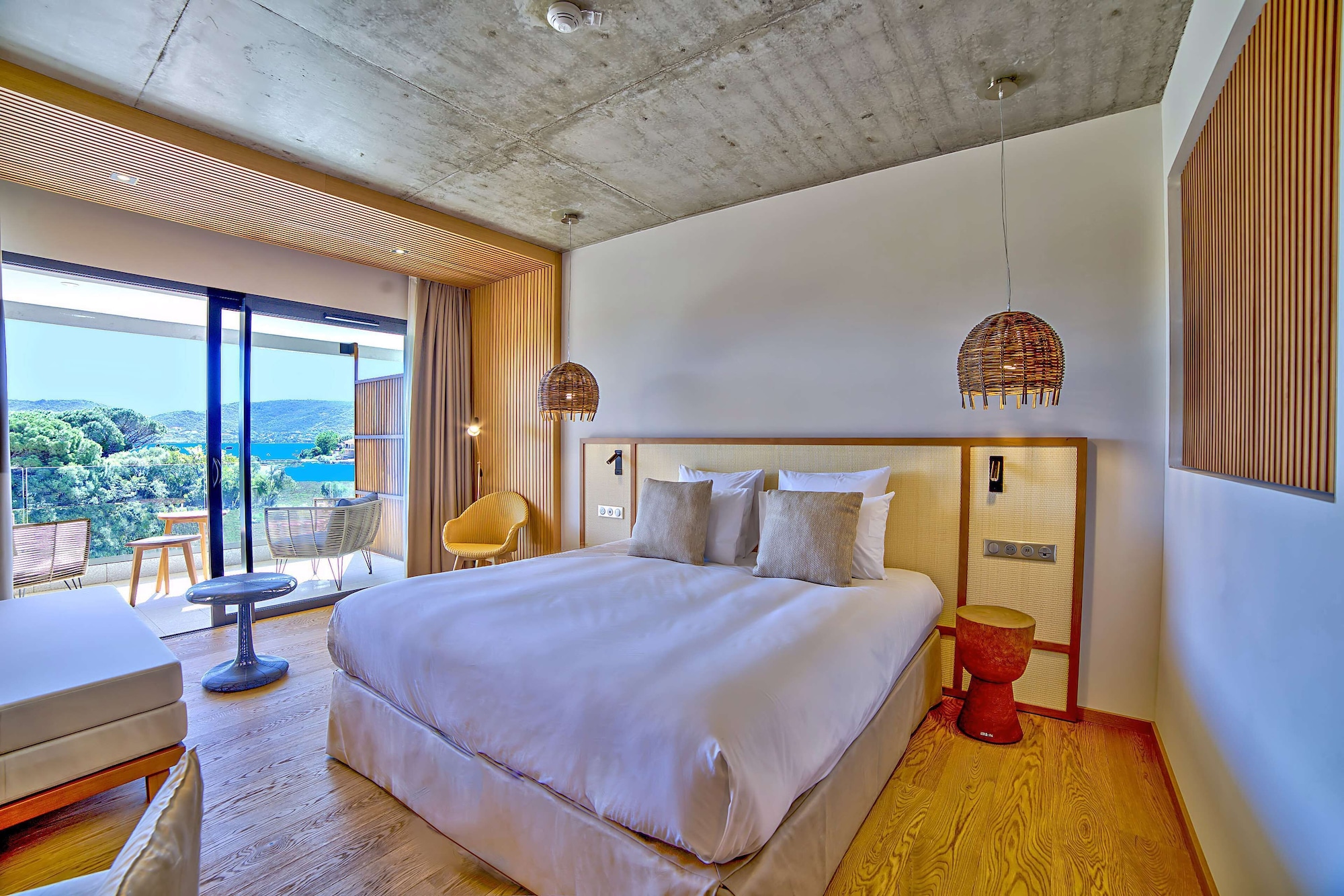 SUPERIOR, KING BED, SEA VIEW, BALCONY