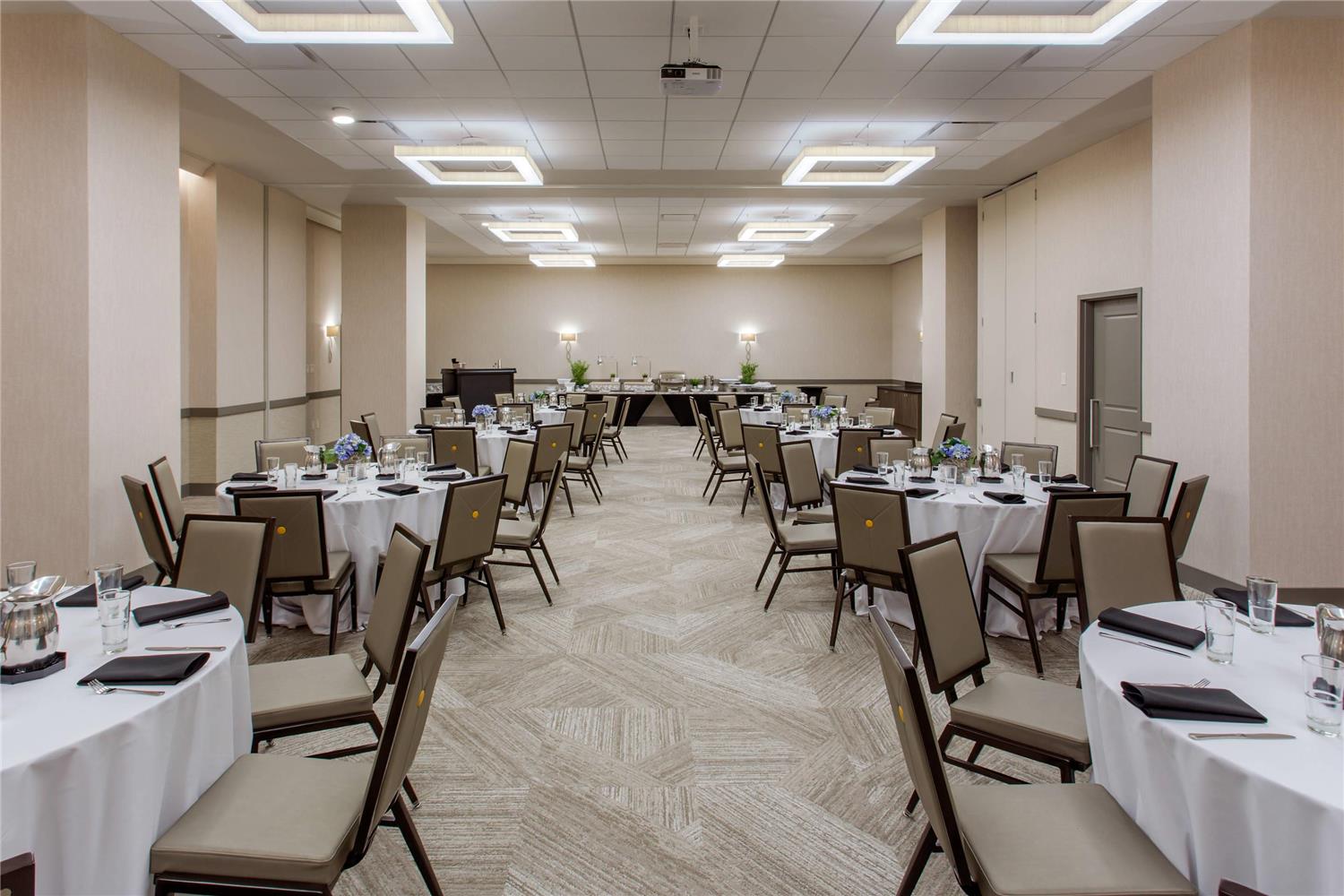 Cambria Hotel Philadelphia Downtown - Center City 55/60