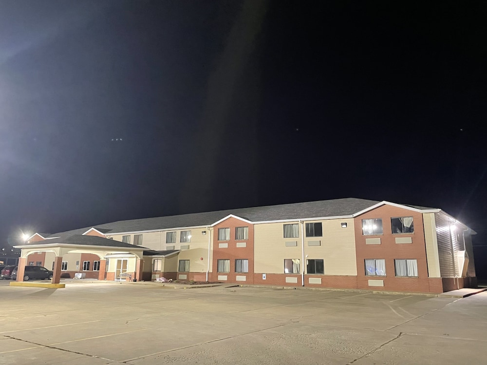 Designer Inn & Suites 2/69