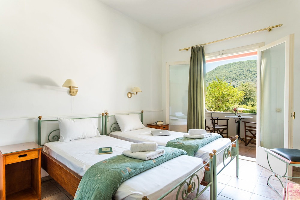ECONOMY, DOUBLE OR TWIN BED