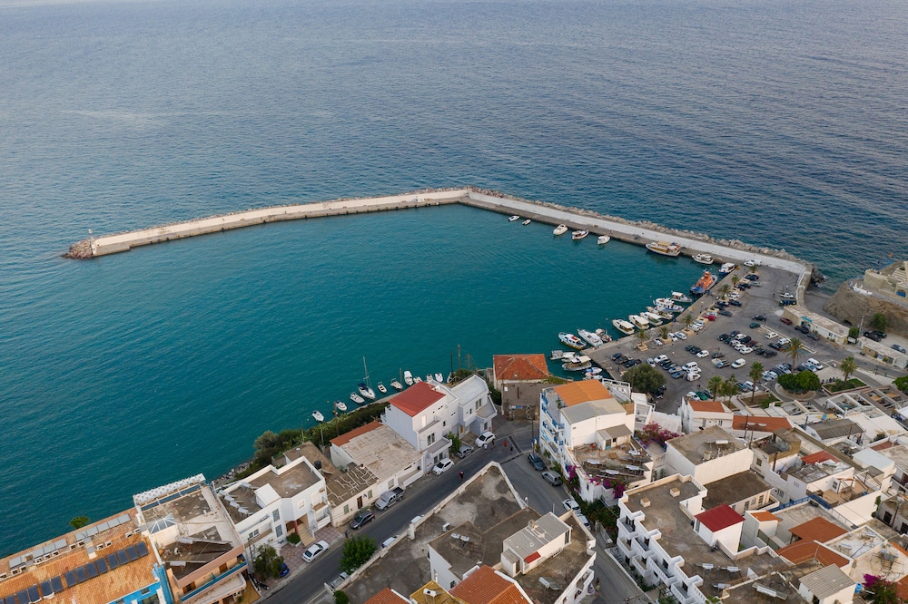 Avra Hotel 39/44