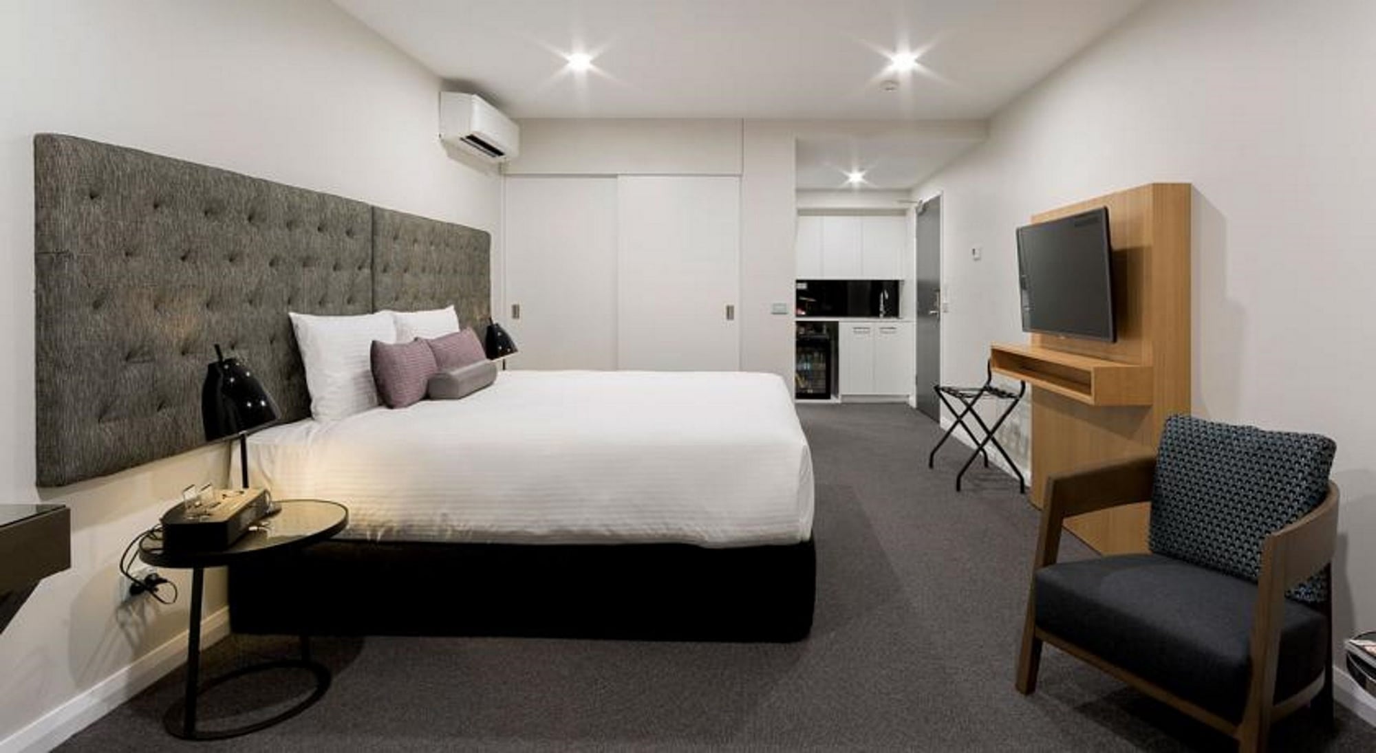 SUPERIOR, KING BED, BALCONY