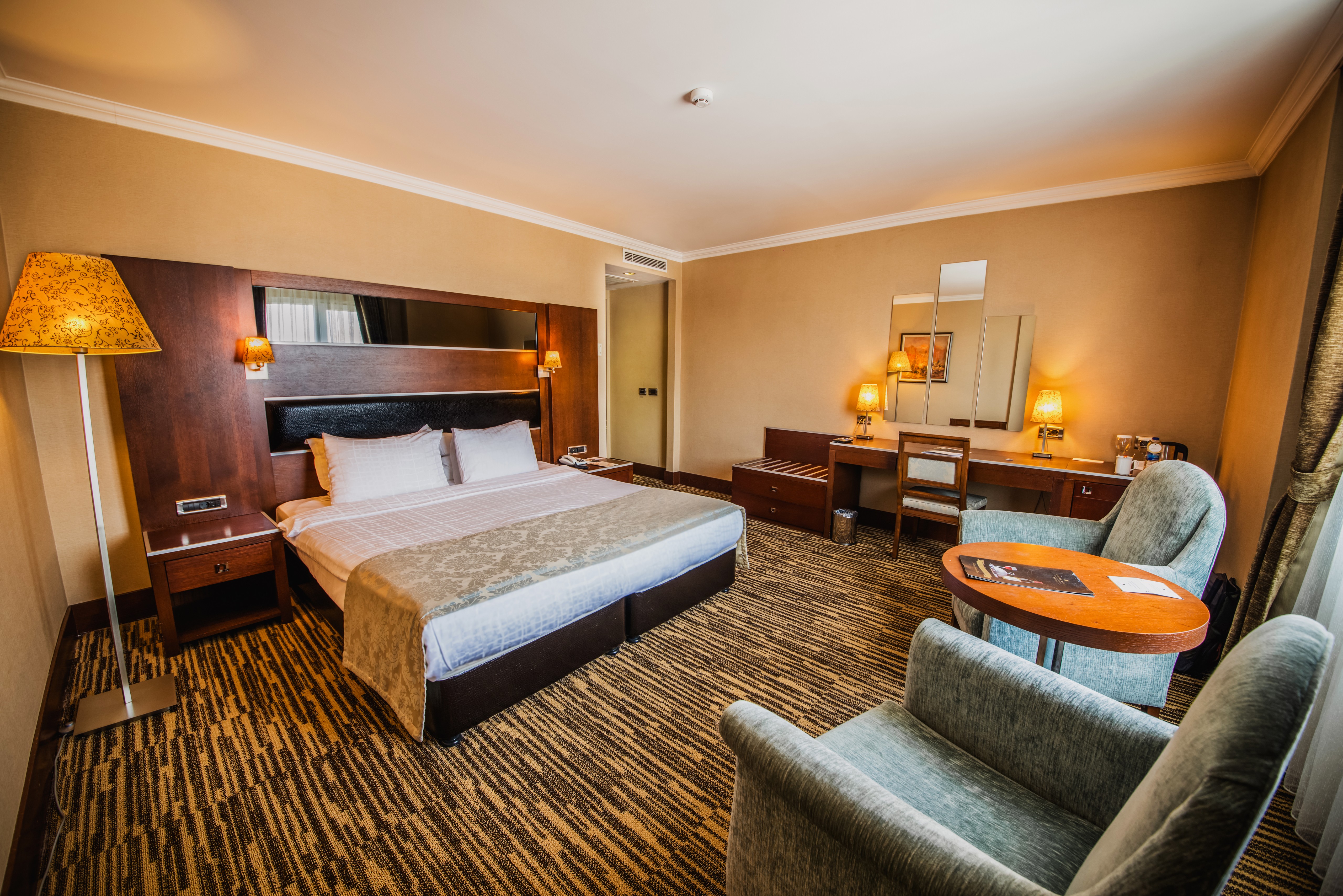 DELUXE, DOUBLE BED
