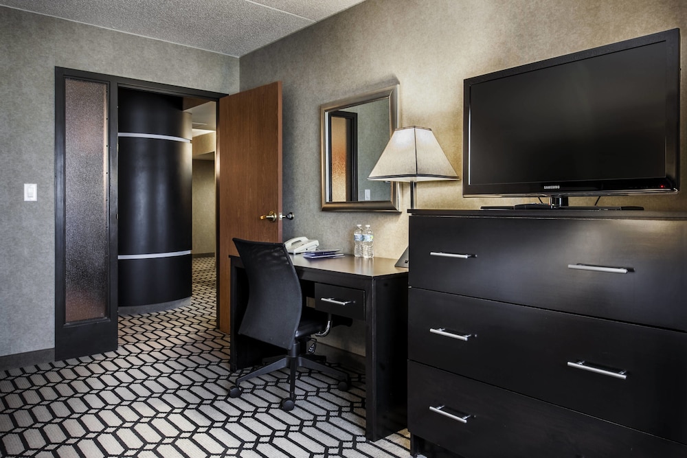 Delta Hotels By Marriott Fargo 49/53