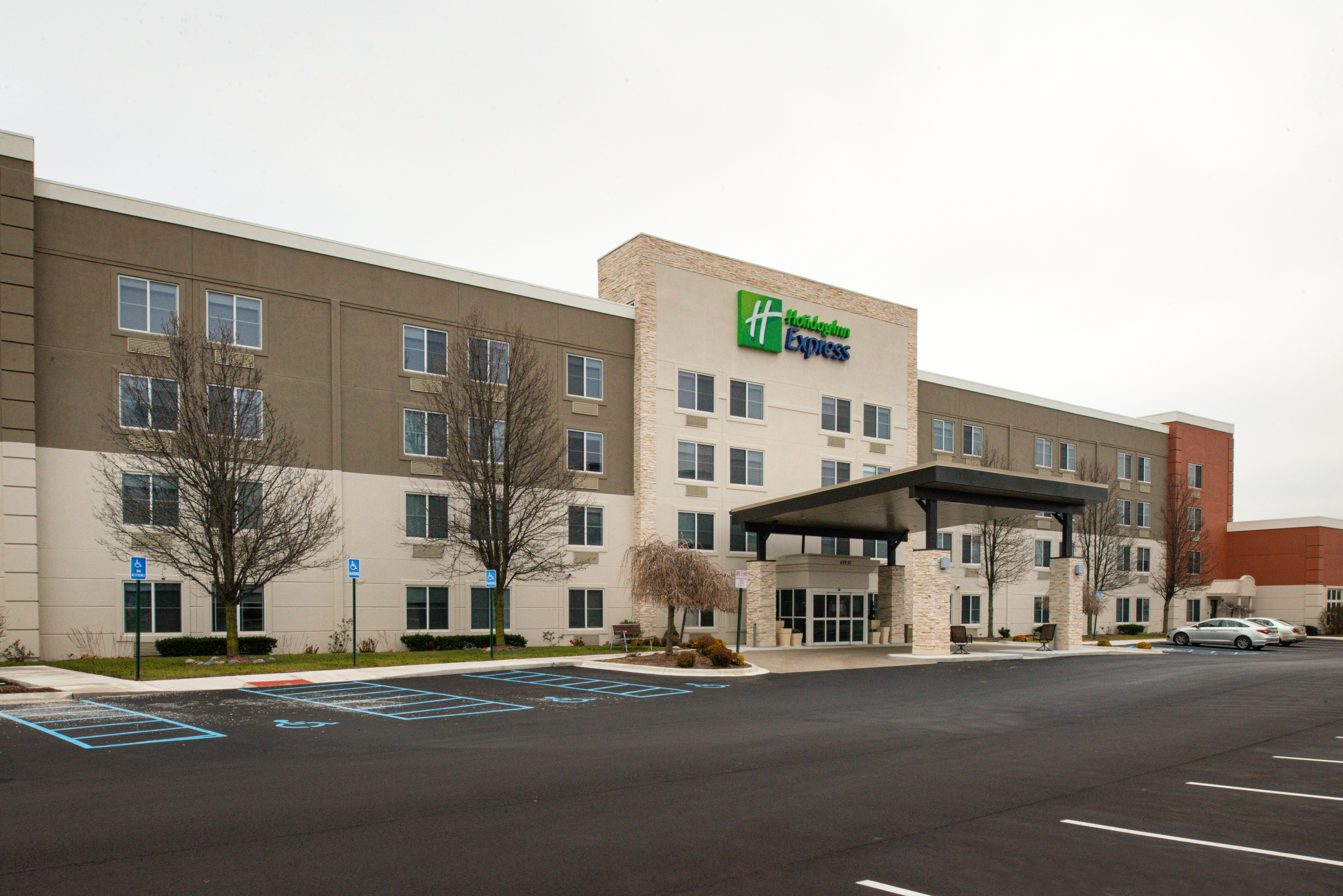 Holiday Inn Express Wixom 27/29