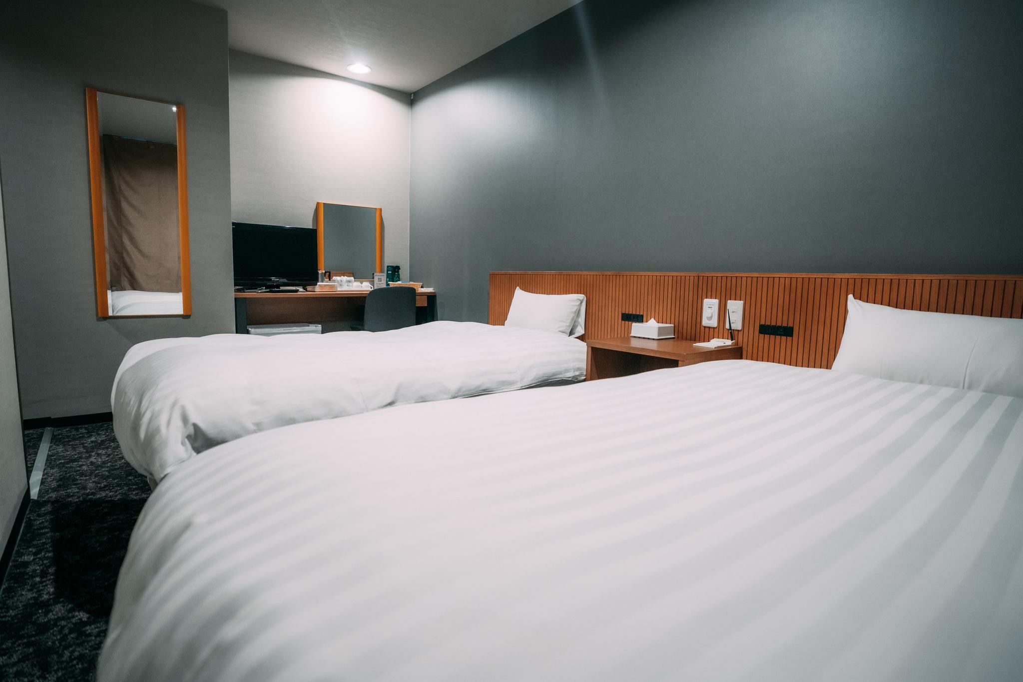 Semi Room, 2 Semi Double Beds, Accessible