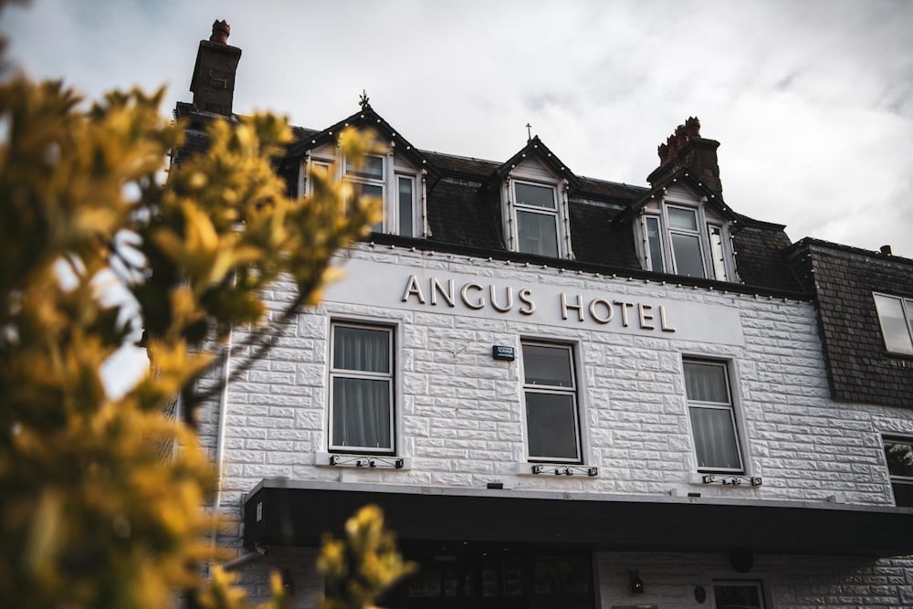 Angus Hotel 3/71