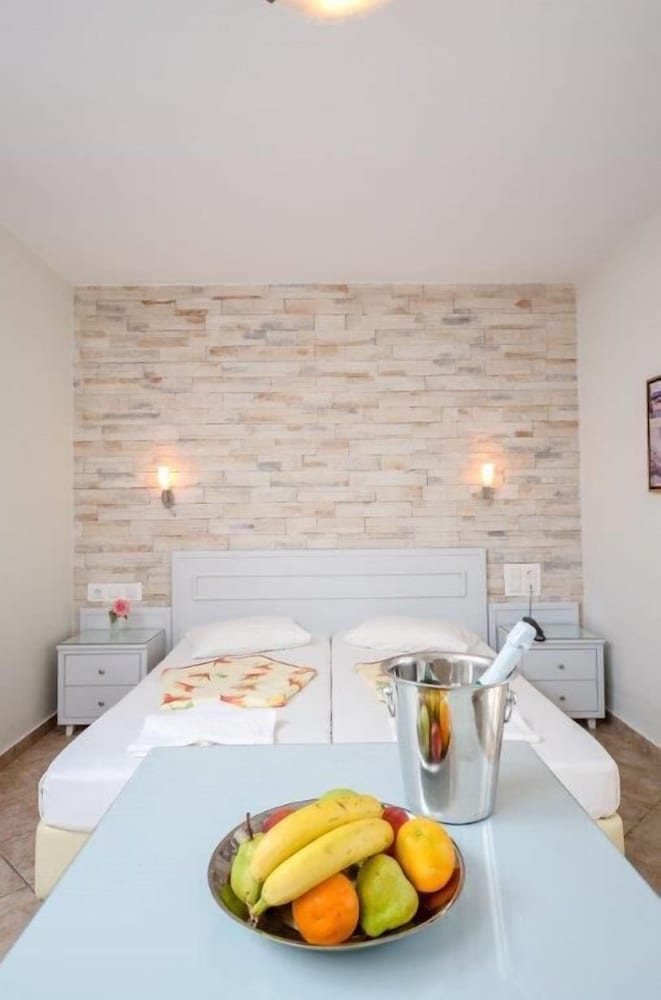 Plaka Hotel I 22/62