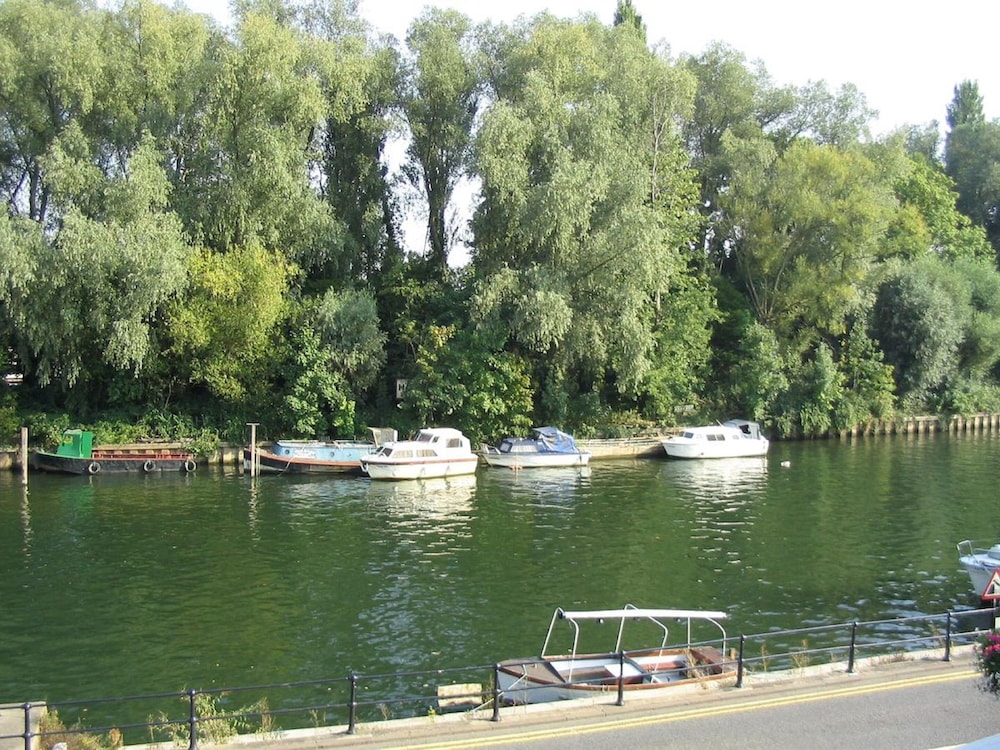 Uno Thames Hotel 39/50