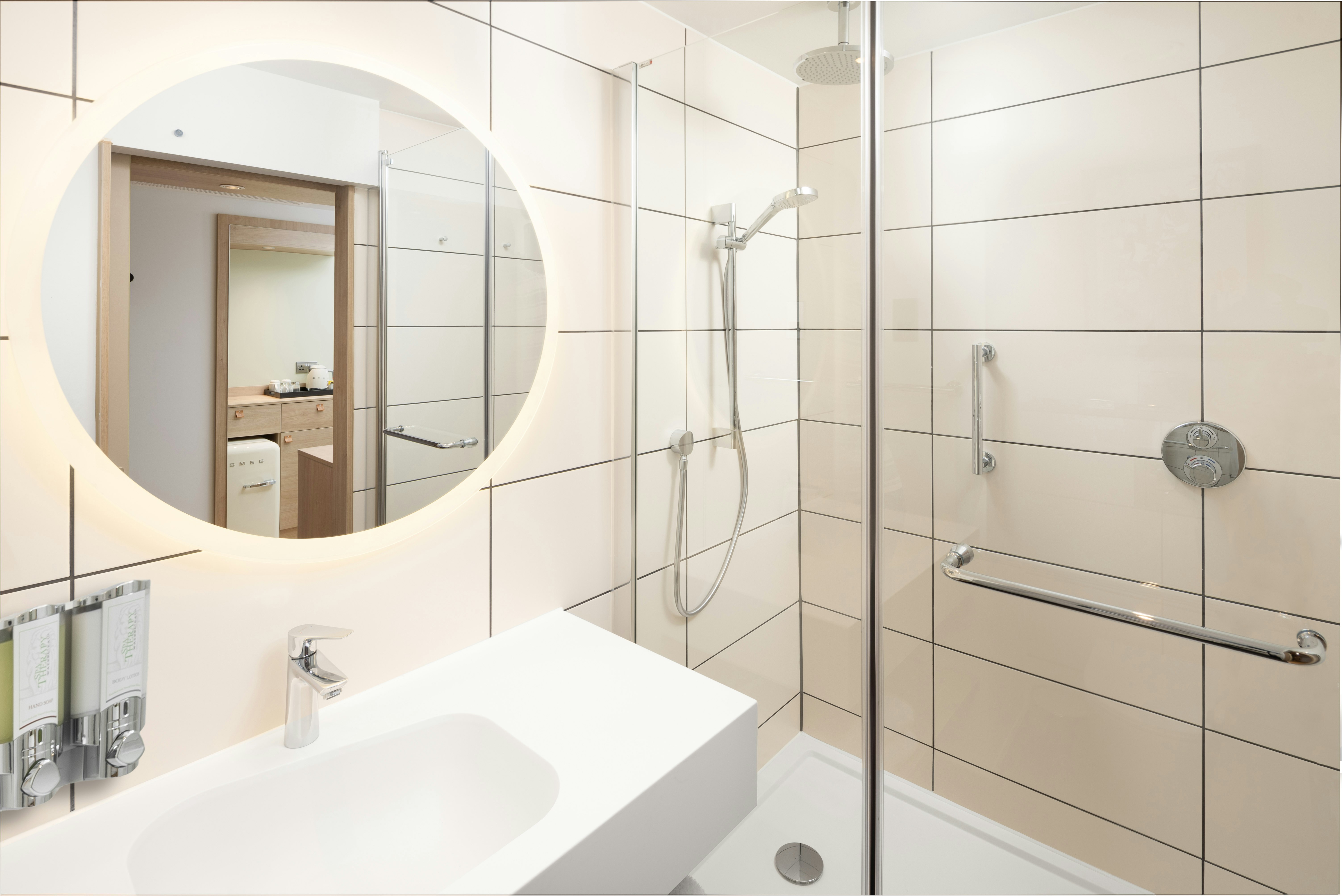 Room, Twin Beds, Hampton by Hilton Rochdale 5/7