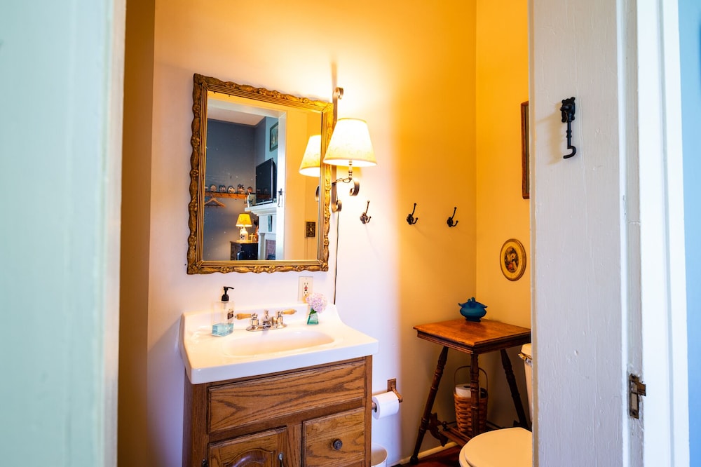The Pines of Dresden Bed and Breakfast 50/50
