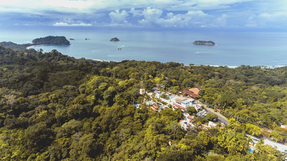 Selina Manuel Antonio 42/81