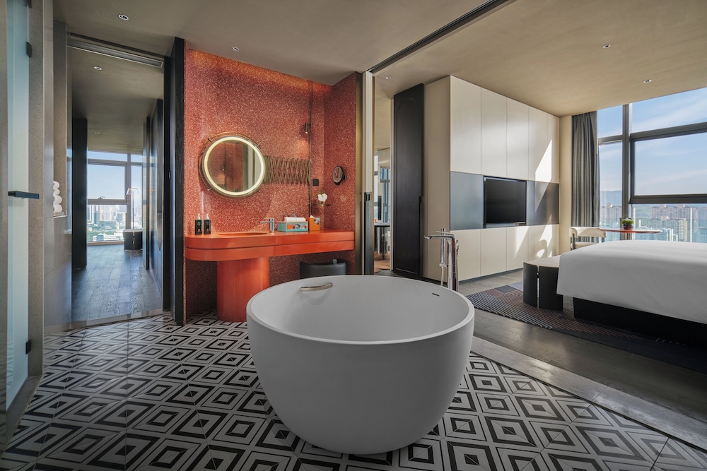 1 Bedroom, Suite, King Bed, Living and Dining Areas, Hotel Indigo Zhuhai Xiangzhou by IHG 7/9