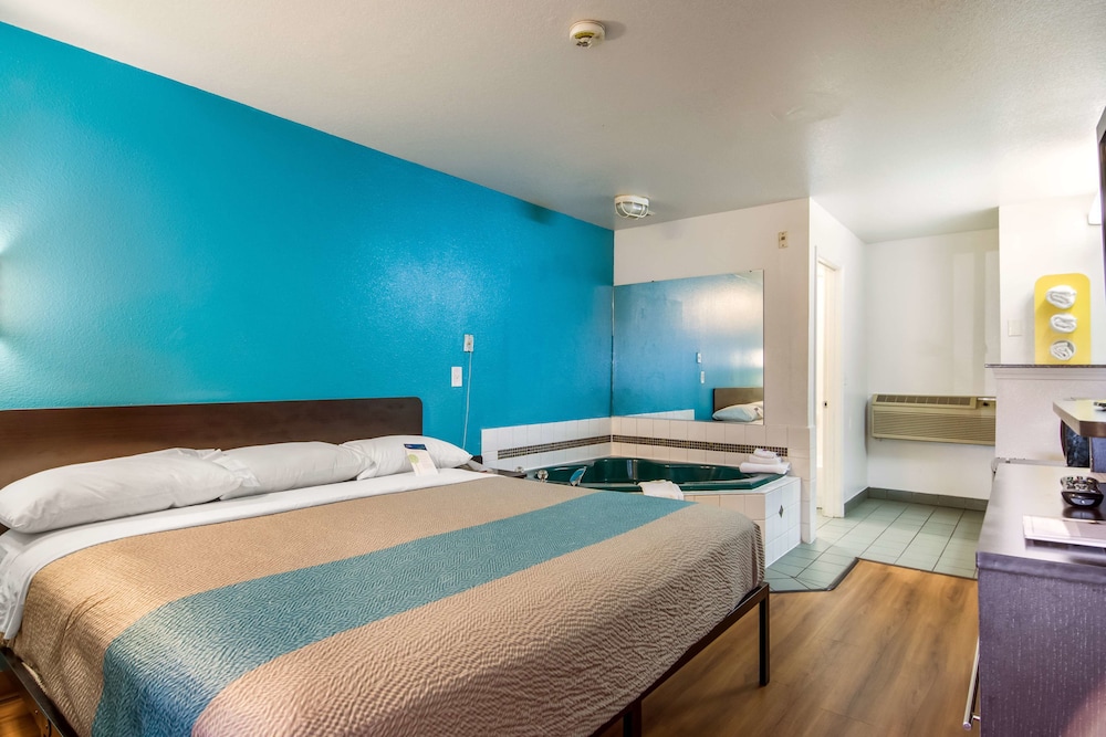 Motel6 Portland, OR Mall 205 25/37