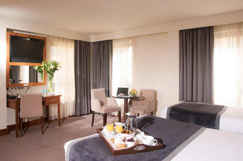 Treacys Hotel Waterford 55/70