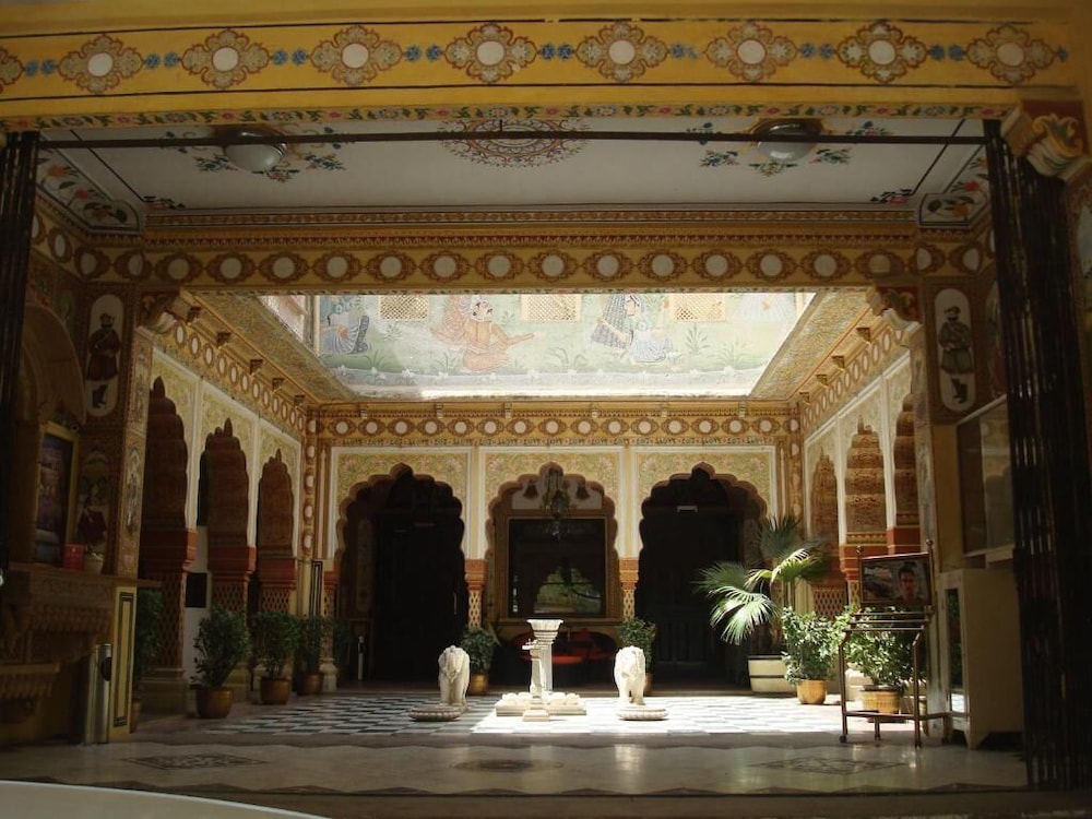 Bissau Palace 8/50