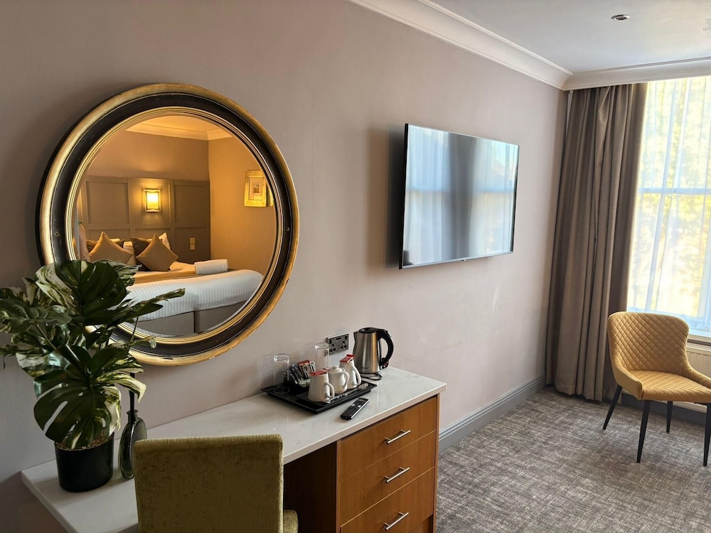 The Caledonian Hotel 41/62