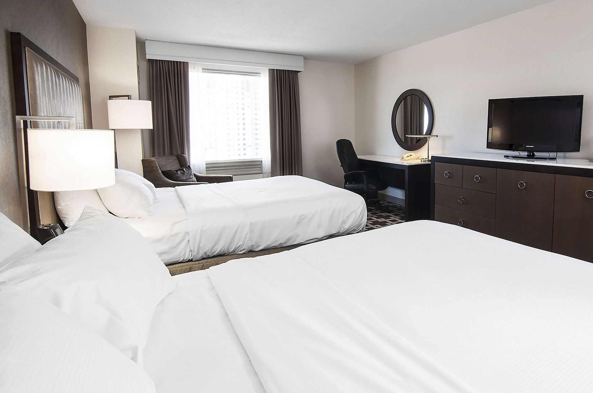 ROOM, 2 QUEEN BEDS, US FALLS VIEW, FALLS VIEW, JETTED TUB, BATHTUB
