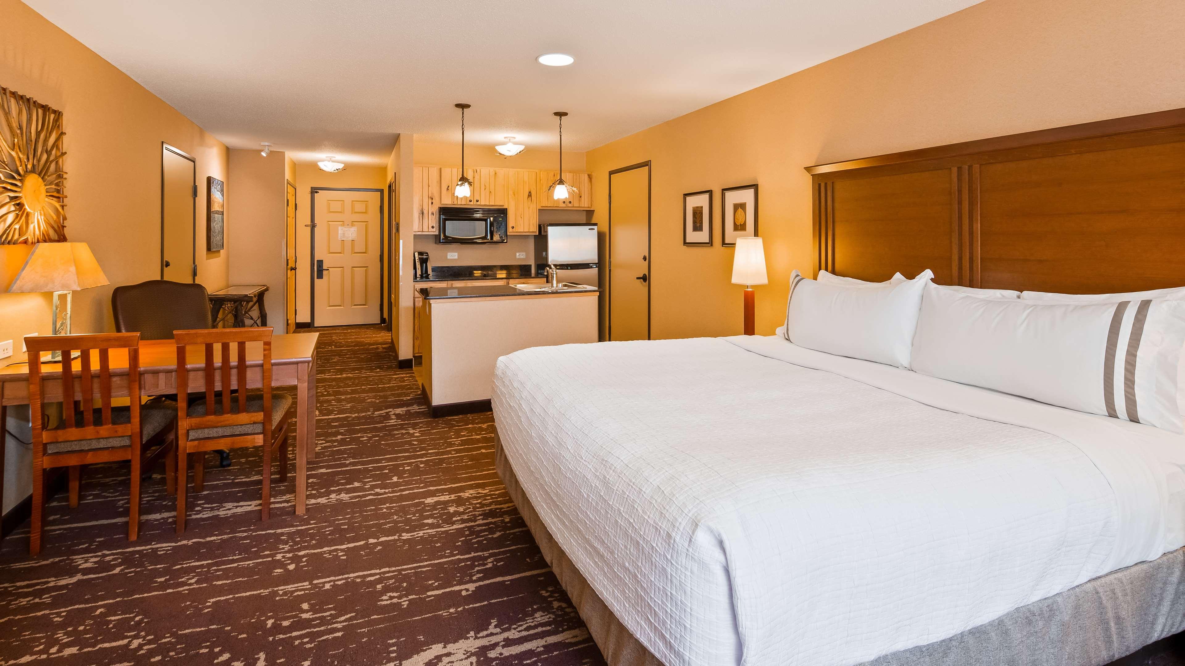 Room, King Bed, Lake Front, Sofa, Patio