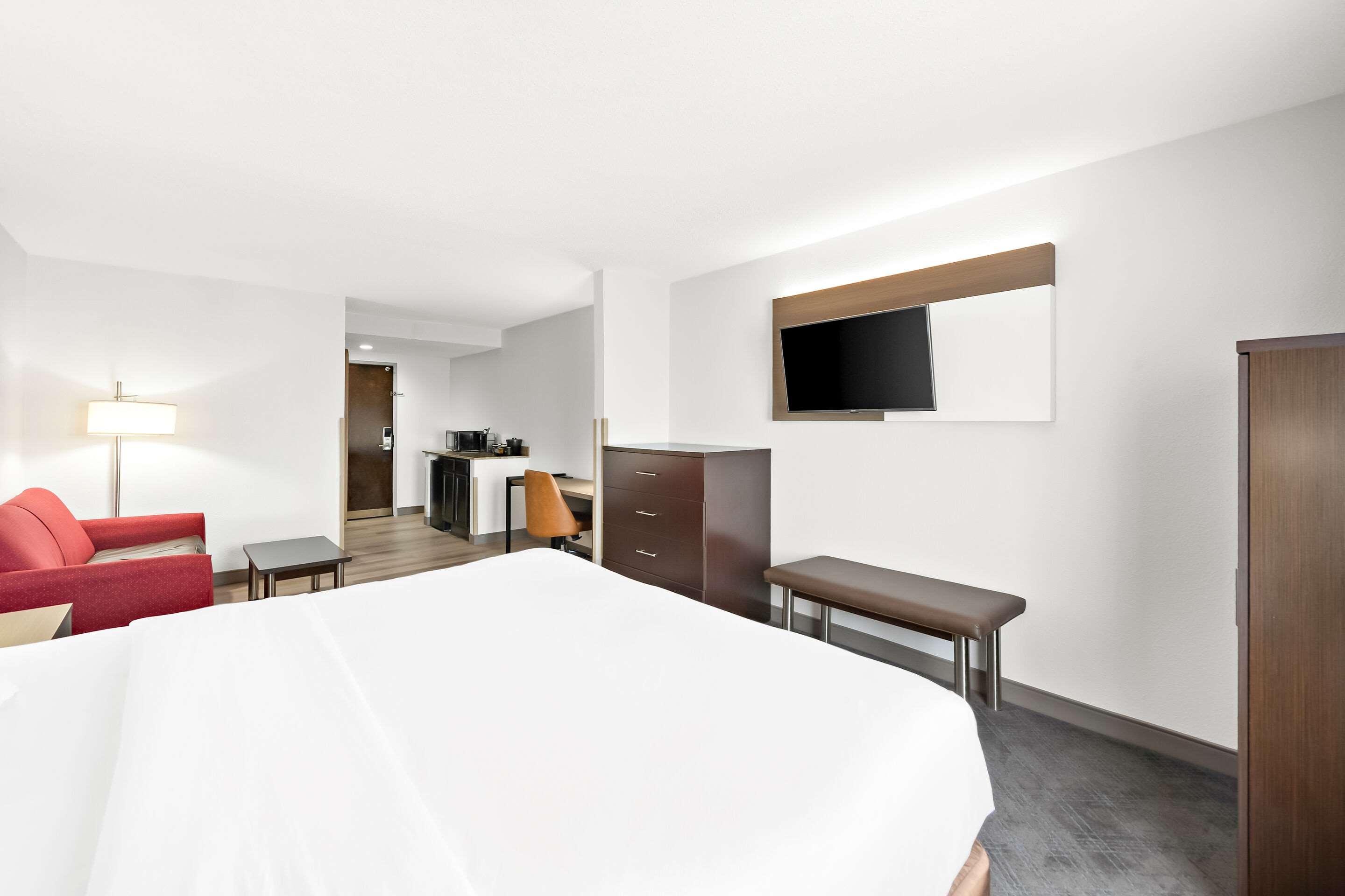 EFFICIENCY, SUITE, KING BED